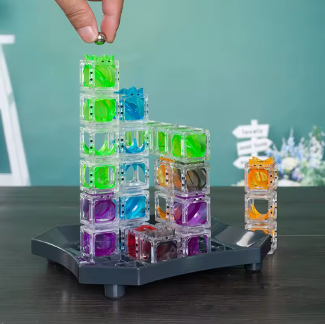 لعبة الكرة والدبابيس المتاهة الهروب